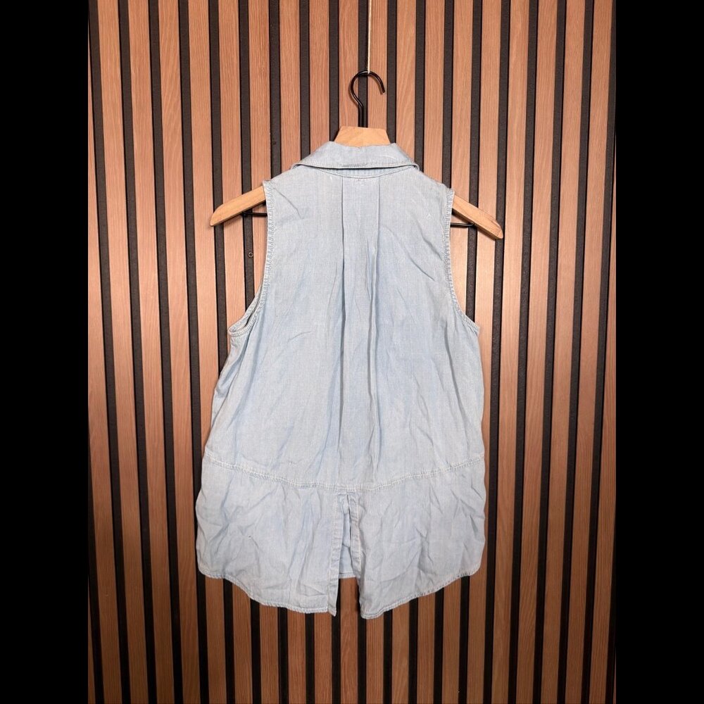 Joan Vass Shirt Small Womens Blue Chambray Button Front Pockets Sleeveless - Picture 2 of 6